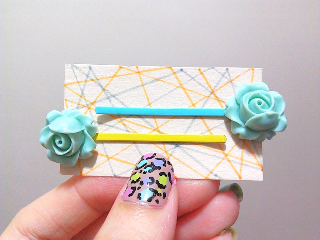 Clay Flower Bobby Hair Pin In A Pair ( Light Mint )